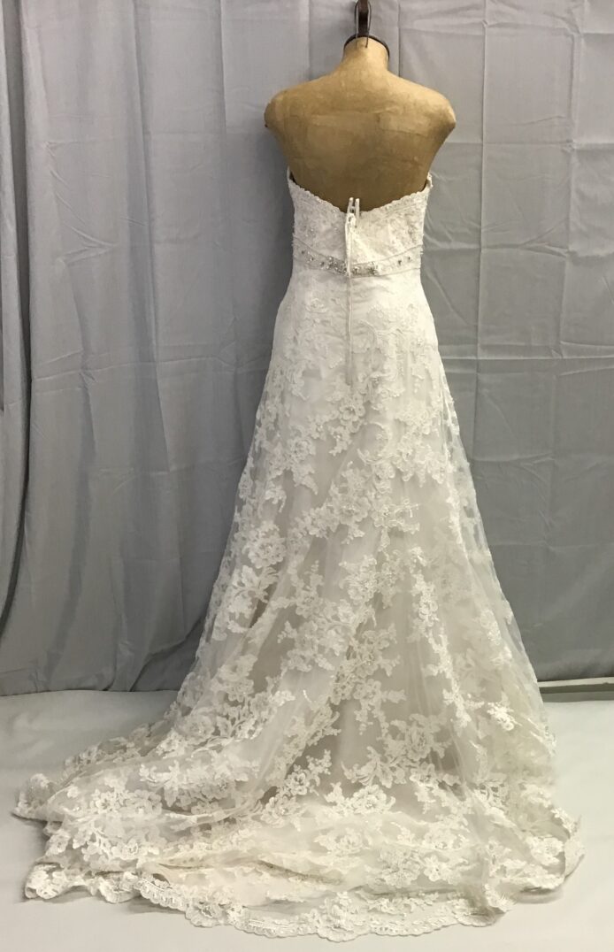 David Tutera Women Bridal Gown, Ivory and Crystal Lace and Tool over Satin Size 16 - Image 2