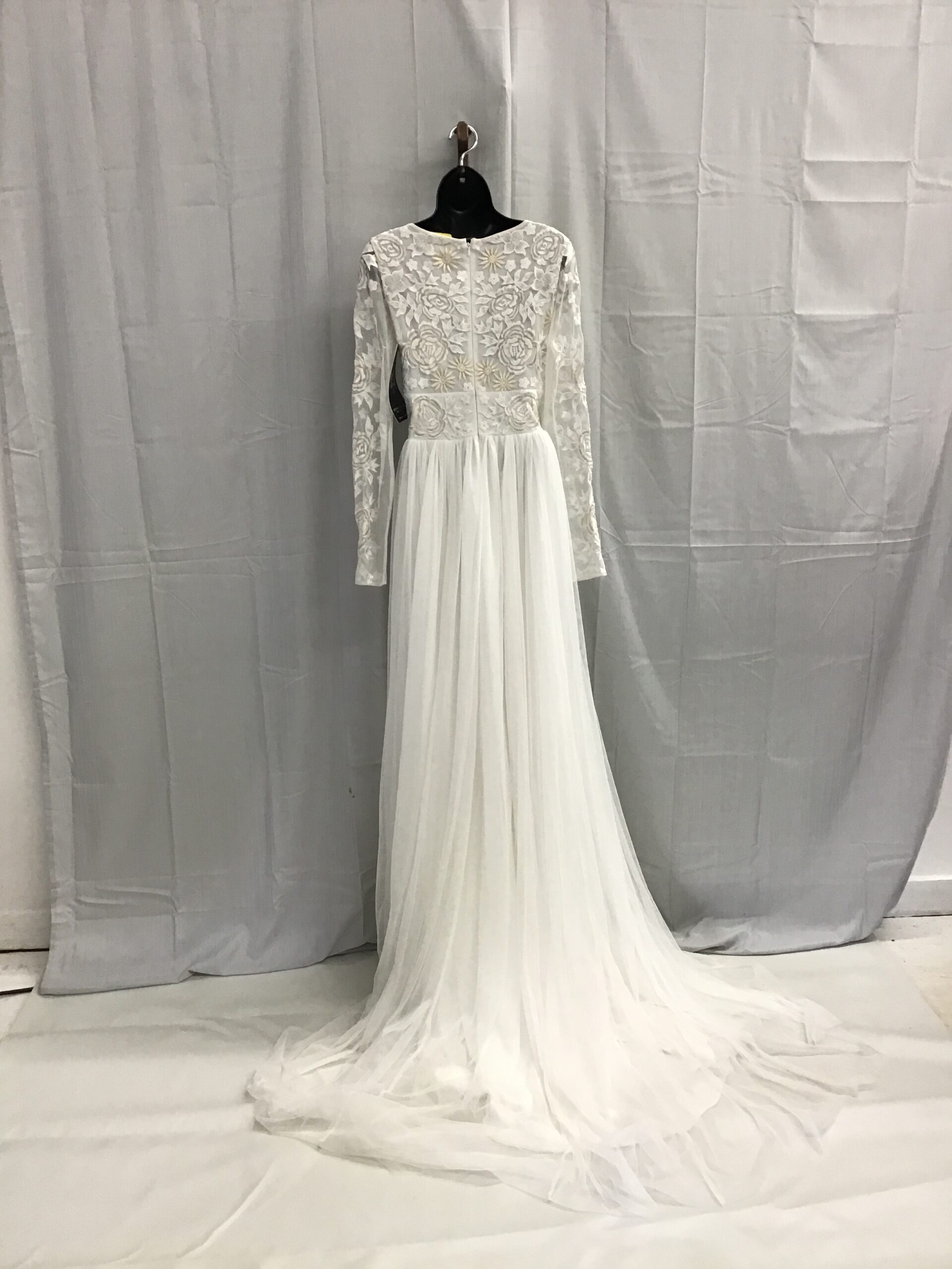 Lotus Threads Women Bridal Gown, White Gown w Floral Long Sleeves Size 8 - Image 2