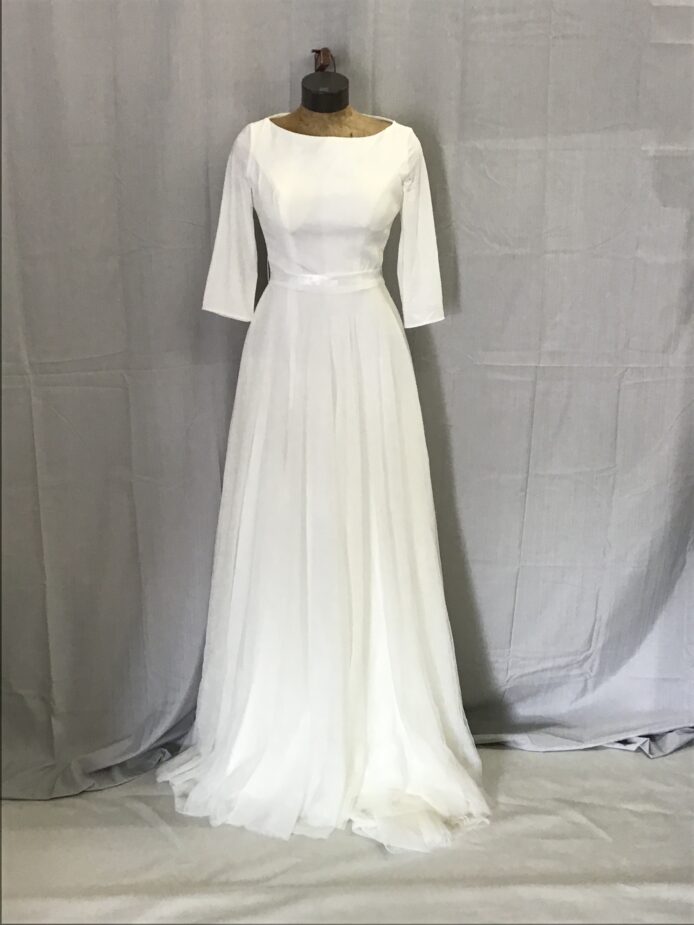 Carrafina Women Bridal Gown Cream chiffon 3/4 sleeve Gown Size 6