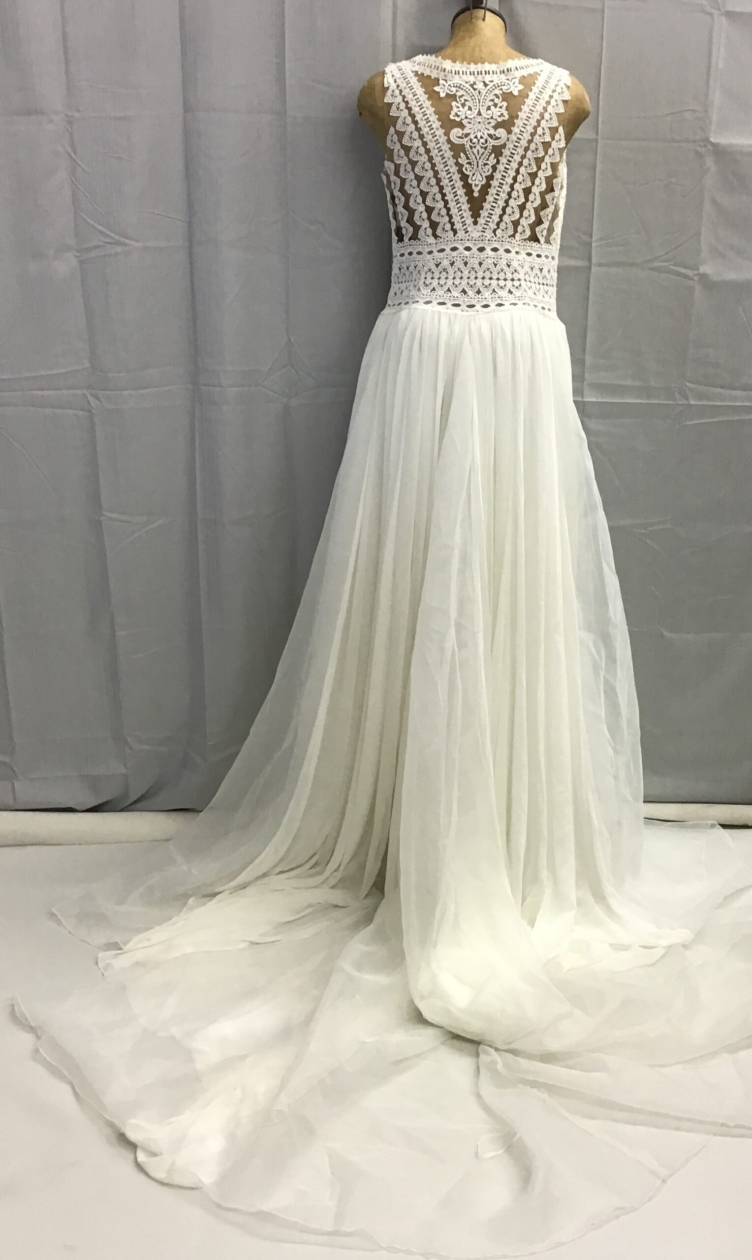 Prononias Women Bridal Gown, White Chiffon Gown Size 14 - Image 2