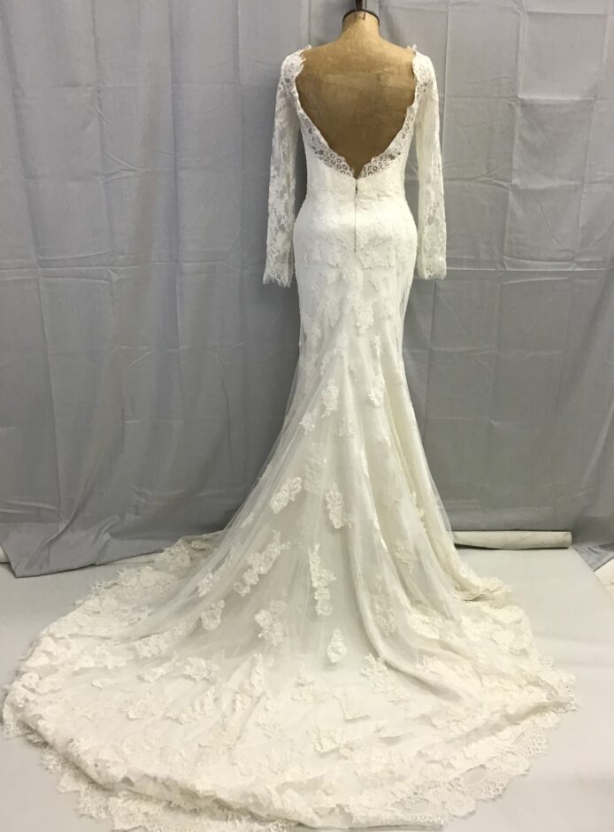 Essence Women Bridal Gown, Ivory Lace Gown Size 10 - Image 2