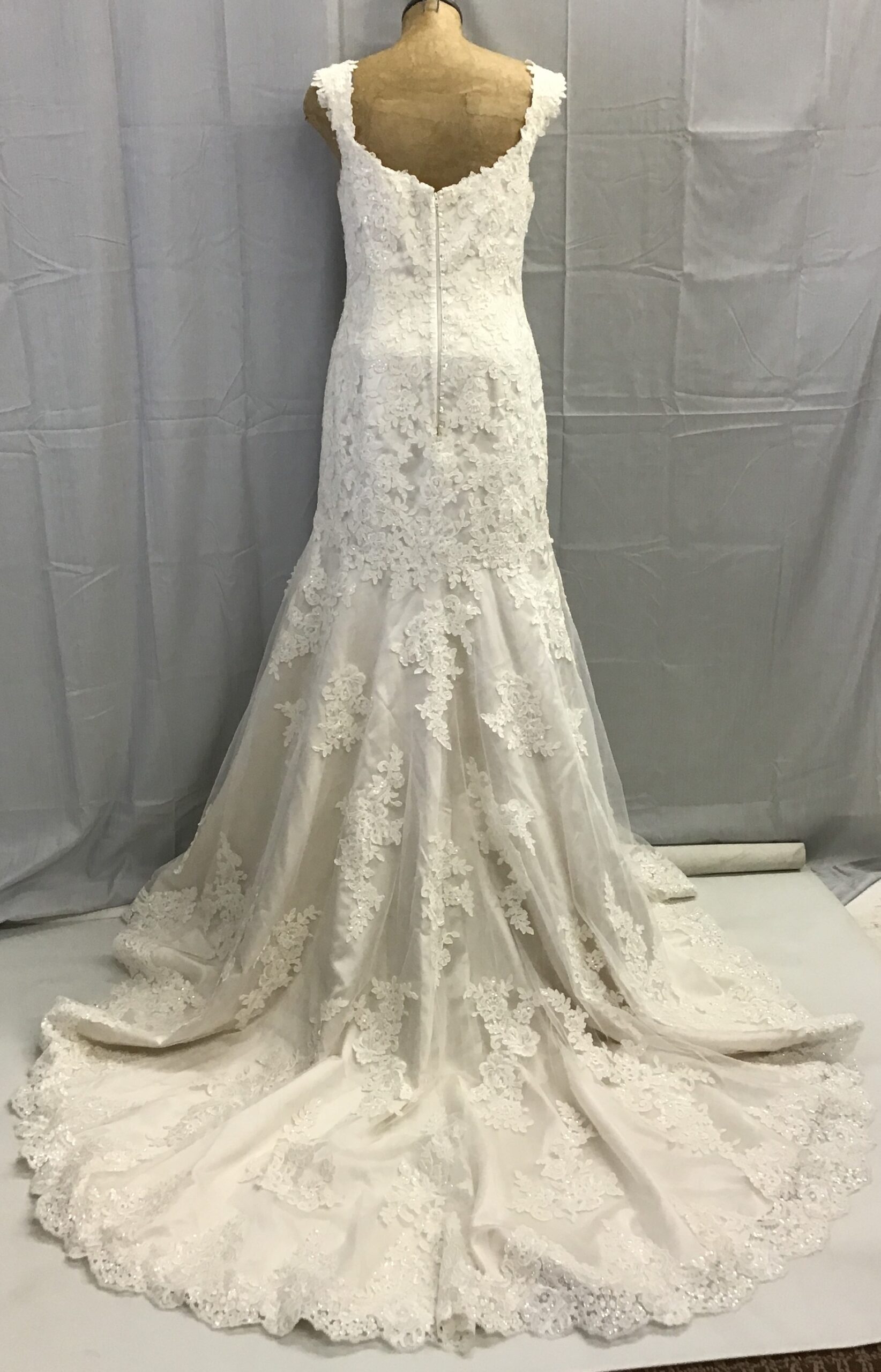 Essence Women Bridal Gown,  Ivory Lace Gown Size 12 - Image 2