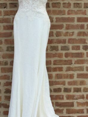 Essences Women Bridal Gown, White Lace Gown Size 12