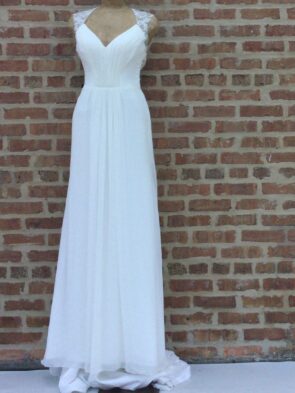 Essences Women Bridal Gown, White Gown w Beaded Top Size 8
