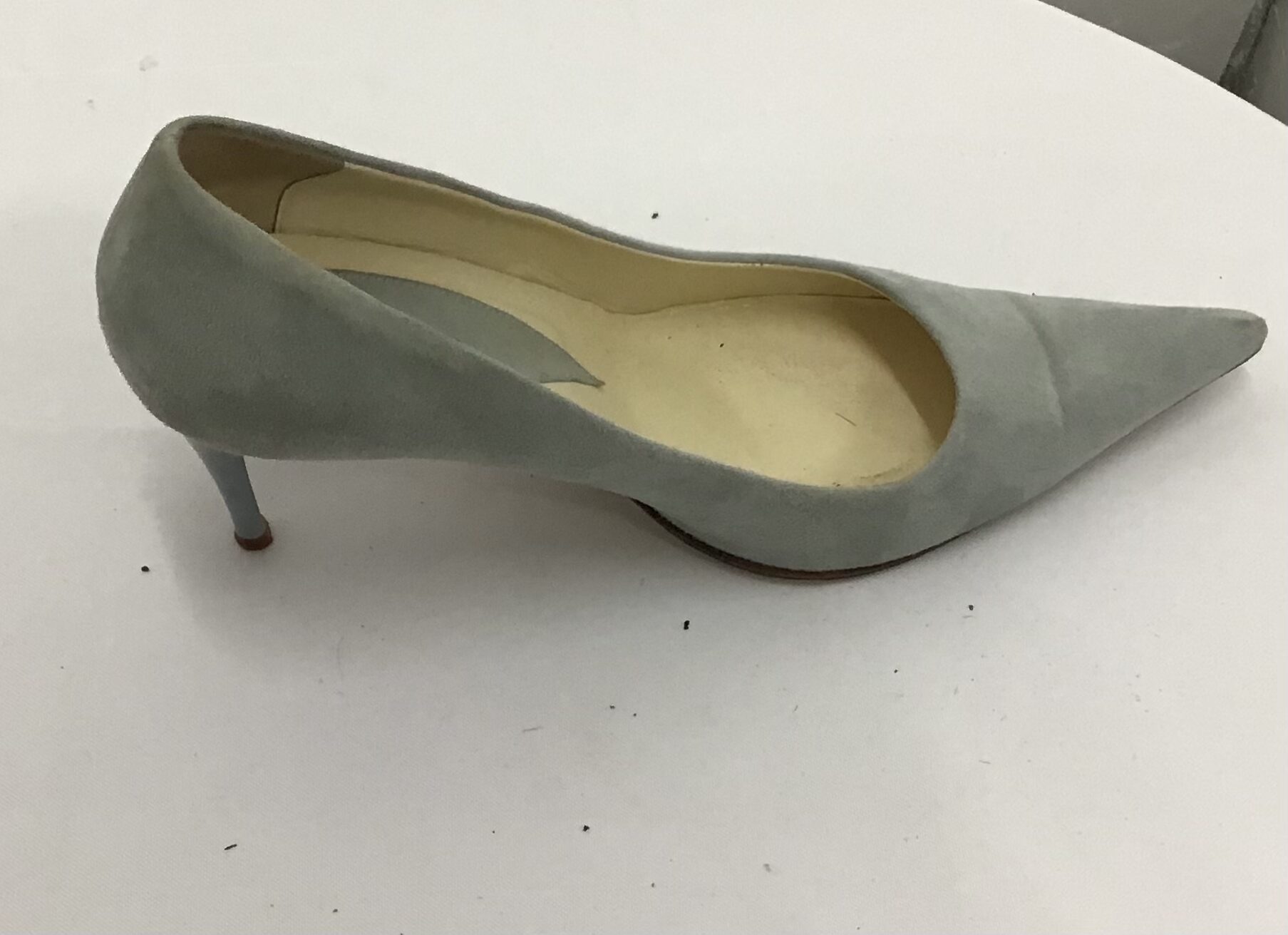 BCBG Maxazria Women Bluish Gray Suede Pumps, Pointy Toe Slip On Size 9 - Image 4
