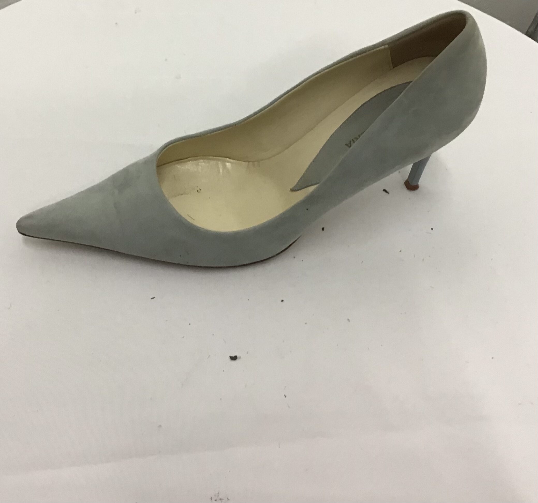 BCBG Maxazria Women Bluish Gray Suede Pumps, Pointy Toe Slip On Size 9 - Image 5