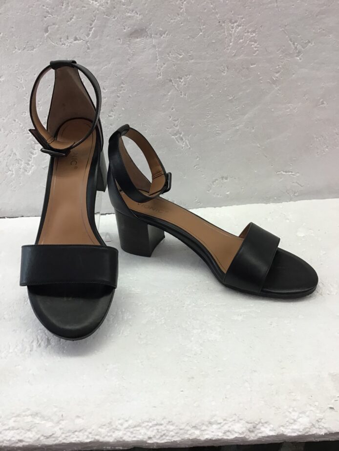 Vionic Women Black Strappy Opentoe Sandal w Block Heel w Buckle Size 11