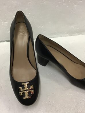 Tory Burch, Women Black Slip On Pumps w Signature Medalion on Toe Size 9.5