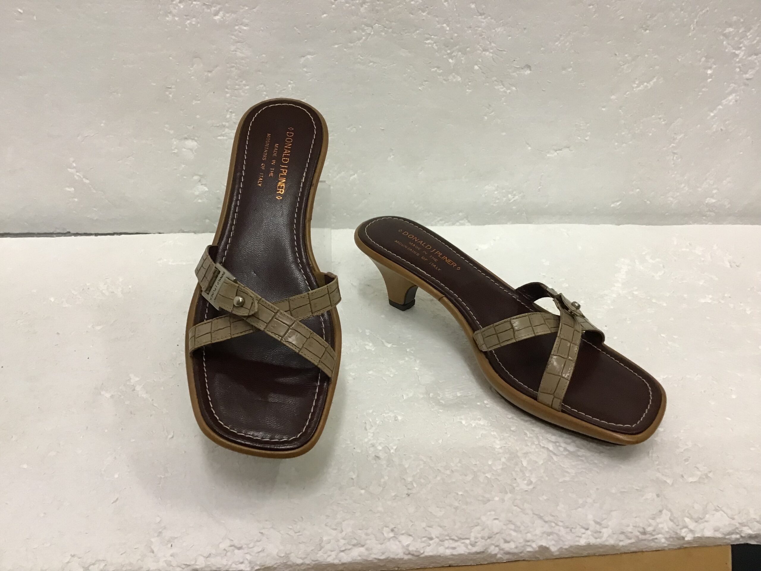 Donald Pliner Brown Leather Open Toe Kitten Heel Sandal 9.5