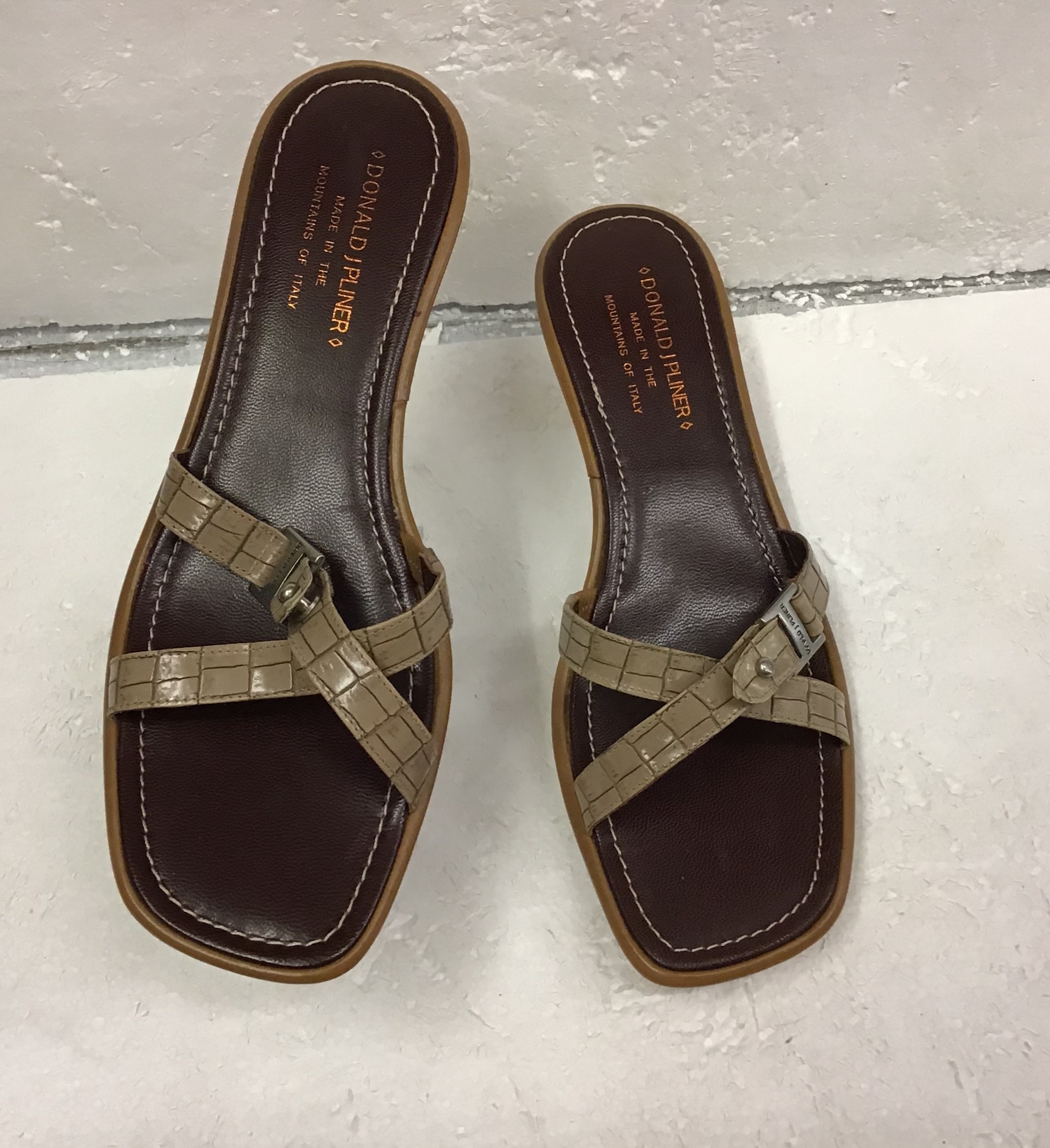 Donald Pliner Brown Leather Open Toe Kitten Heel Sandal 9.5 - Image 2