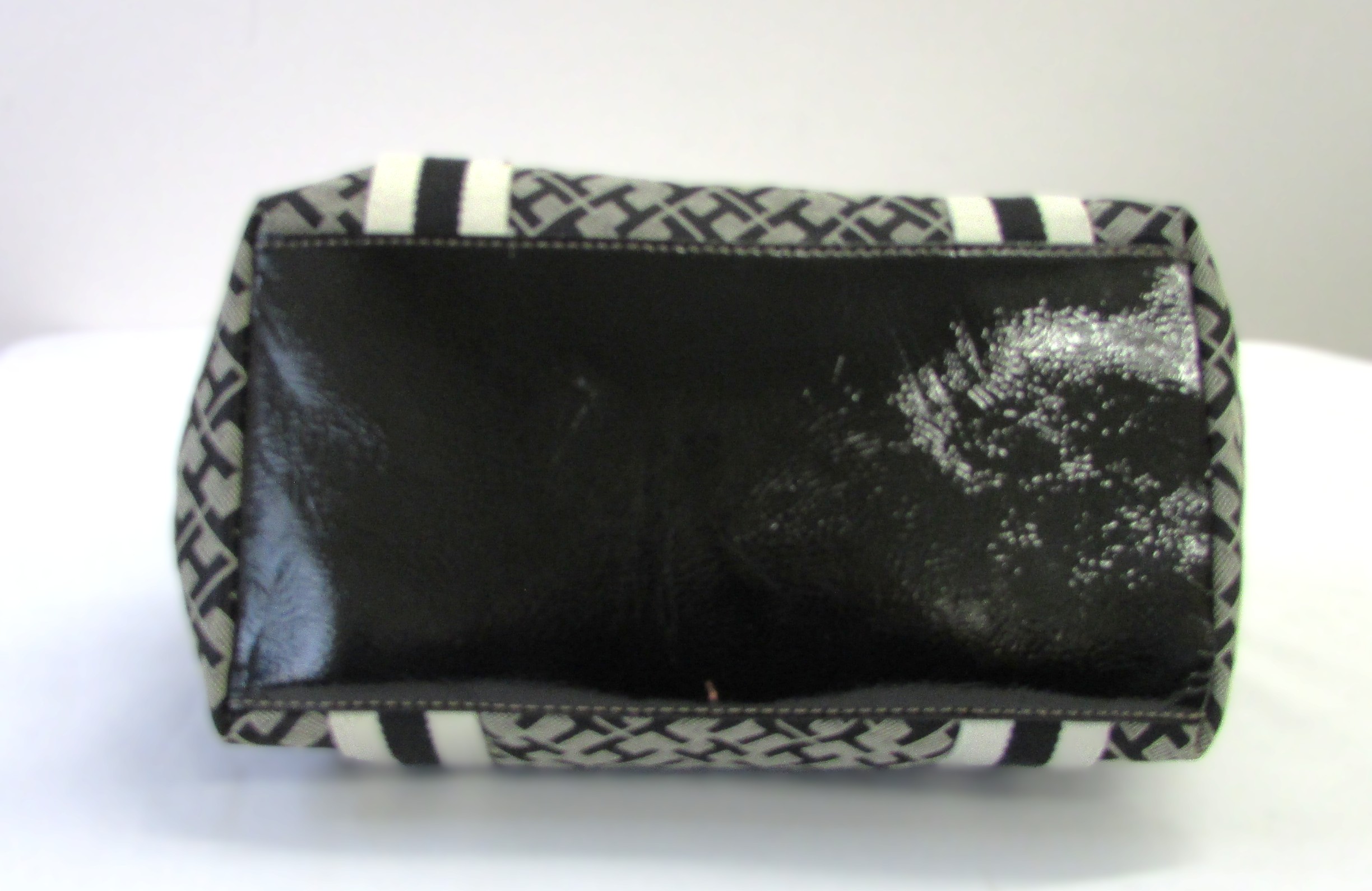 Tommy Hilfiger Black and White Tote Purse - Image 5