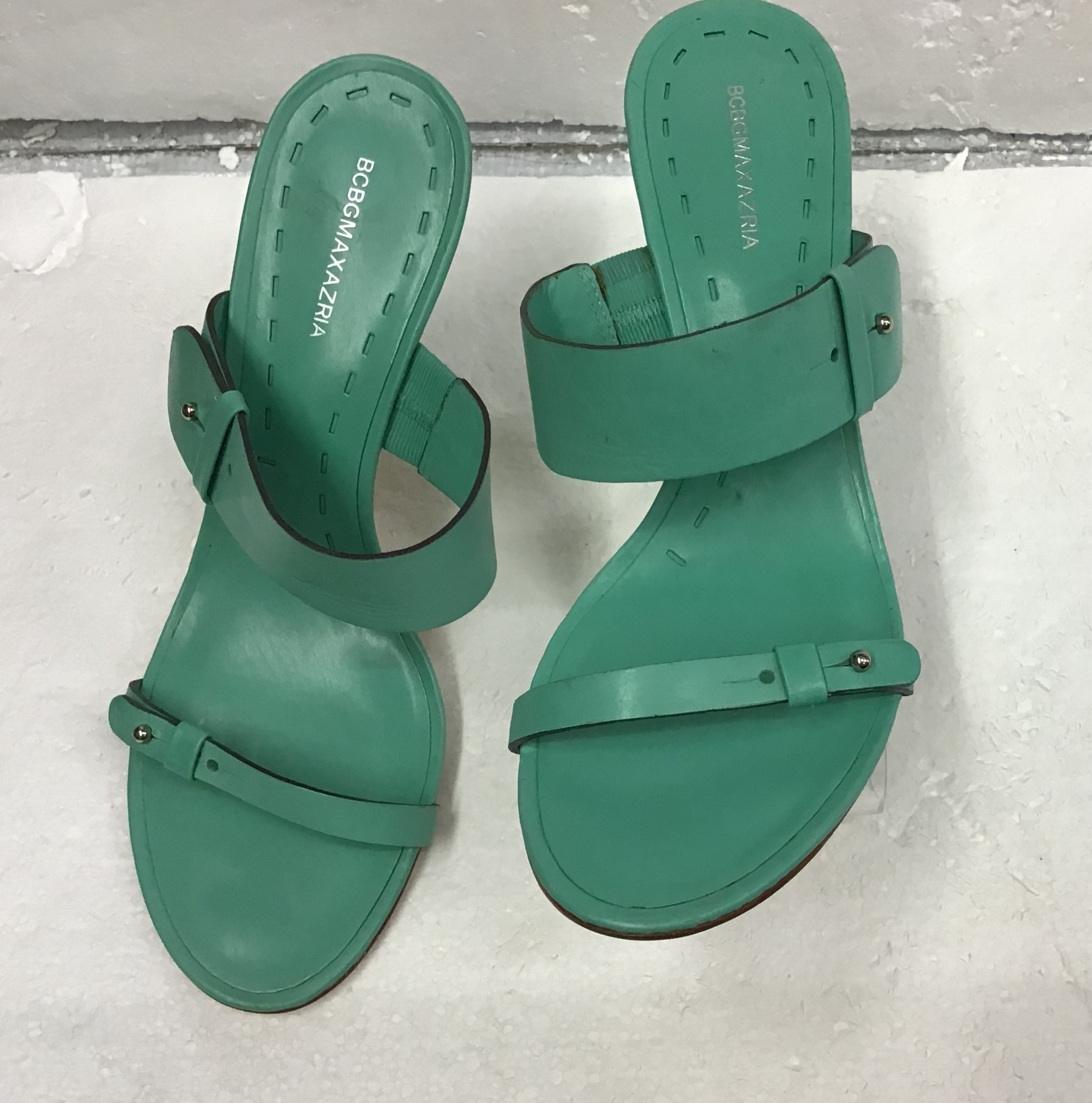 BCBGMaxazria Women Green Strappy Leather Heels Size 9.5 - Image 2
