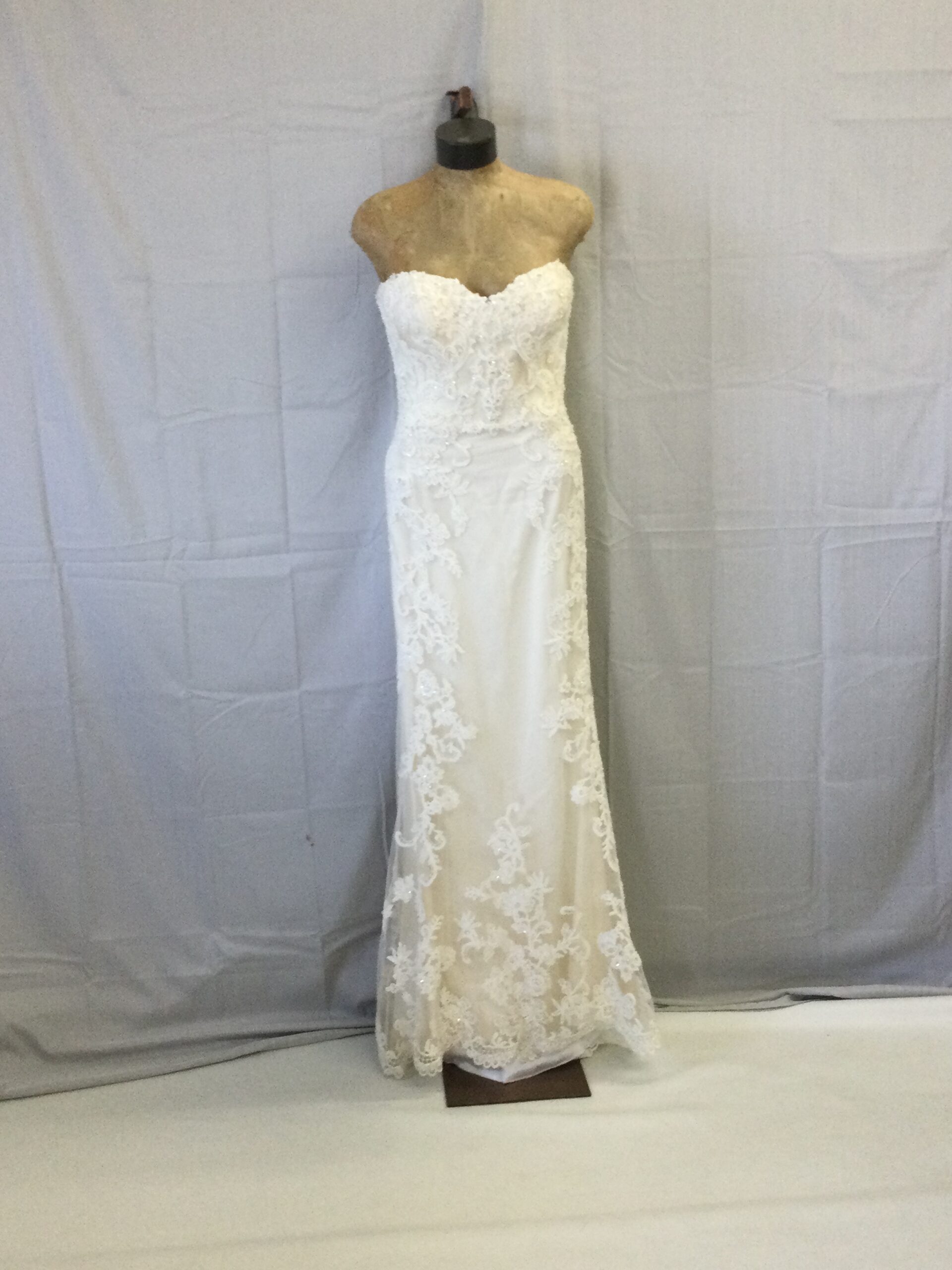 Casablanca Bridal Ivory Lace Gown Size 10