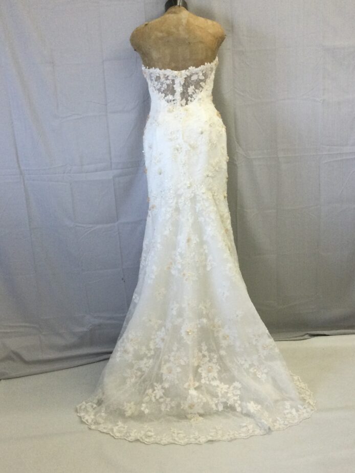 Casablanca White Lace Gown w Rasied Flowers Size 10 - Image 2