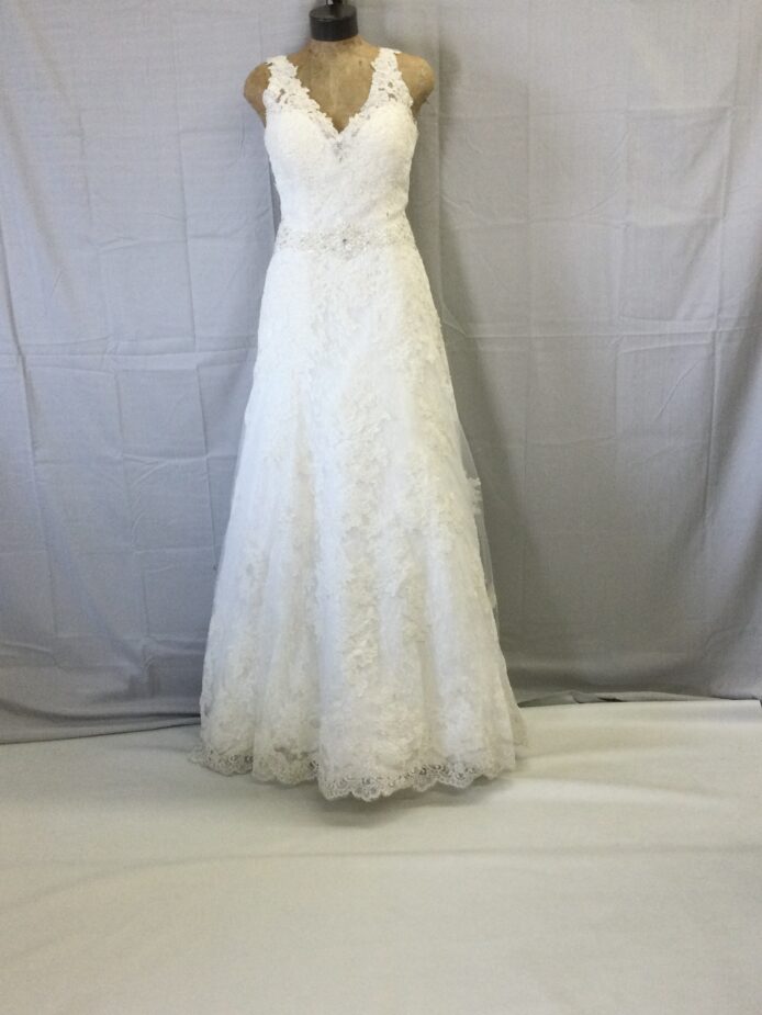 Jasmine white lace sleeveless gown size 14