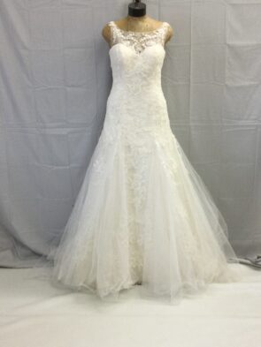 Essence White Floral Lace Gown Size 12