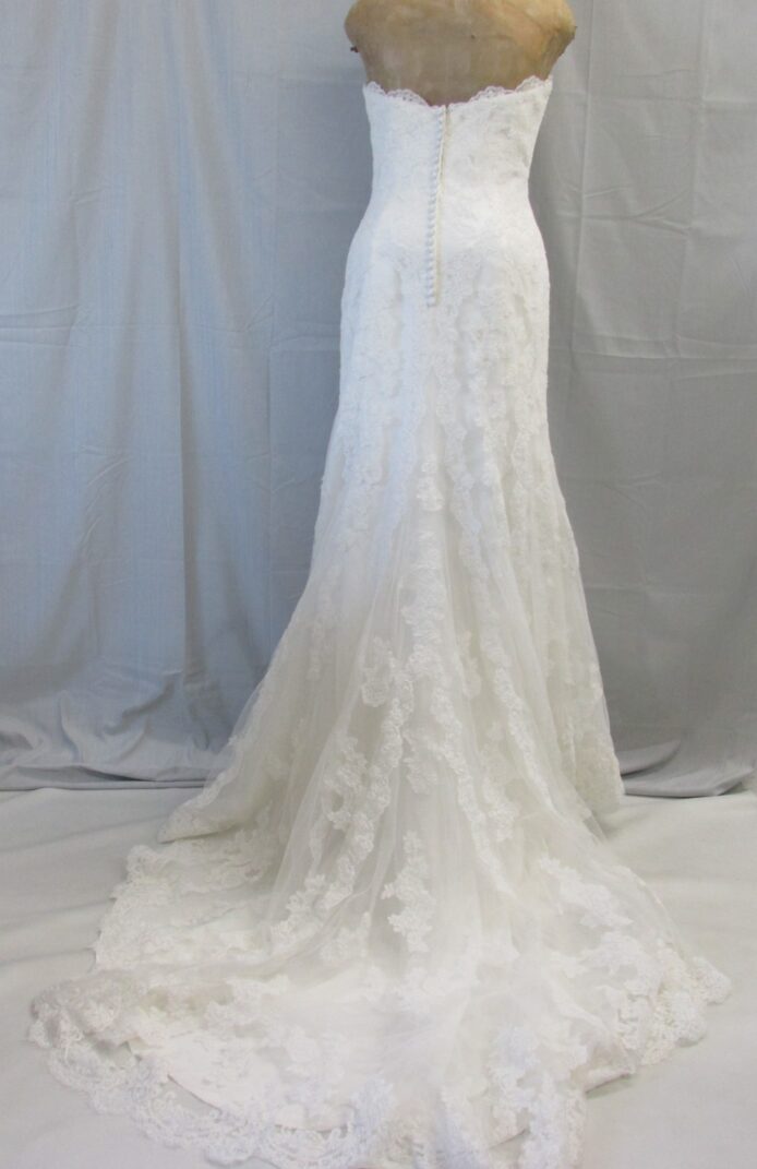 David Tutera for Mon Cheri Ivory Lace Bridal Gown Size 12 - Image 2