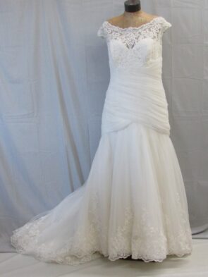 Morilee by Madeline Gardener Ivory Lace Gown Size 22