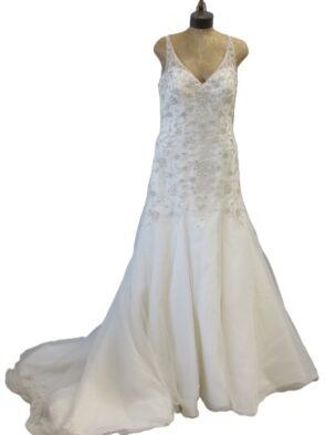 Essense of Australia Ivory Gown Size 14