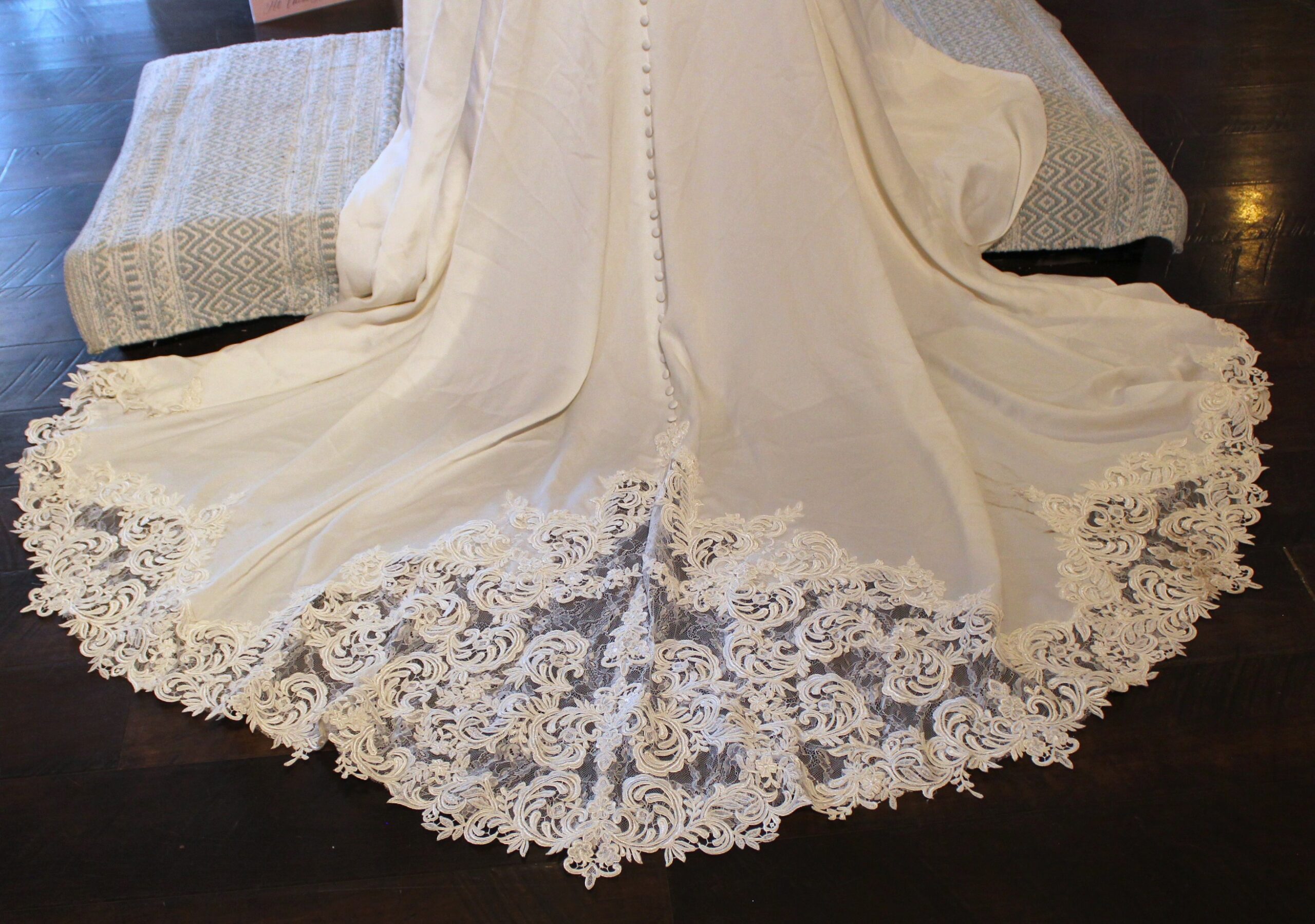 Essence Women Bridal Gown, White Lace Gown Size 12 - Image 4