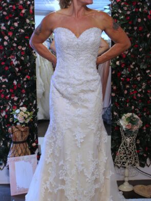 Stella York Ivory Lace Gown Size 14