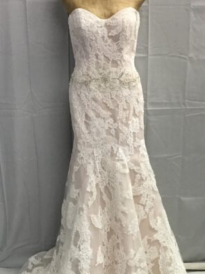 Casablanca Bridal Women Bridal Gown, Blush Jeweled Lace Gown Size 12