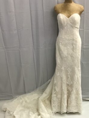 Essence of Essentials Women Bridal Gown Cream Lace Gown Size 12