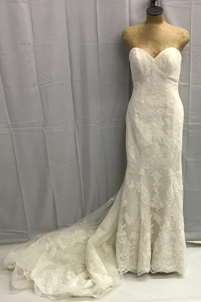Essence of Essentials Women Bridal Gown Cream Lace Gown Size 12
