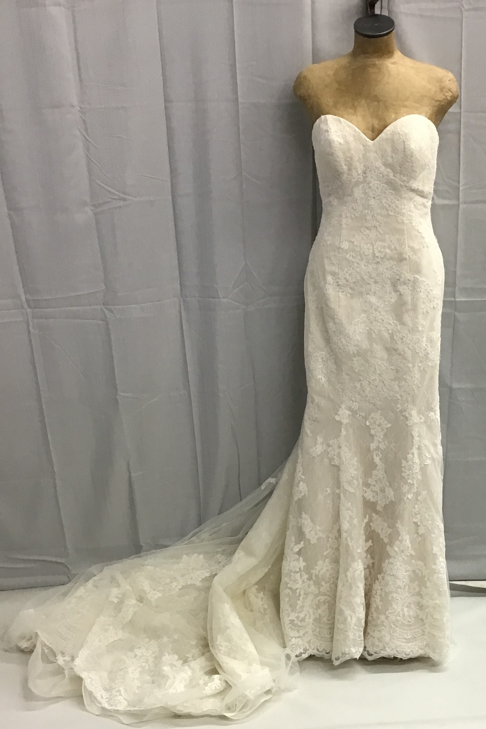 Essence of Essentials Women Bridal Gown Cream Lace Gown Size 12