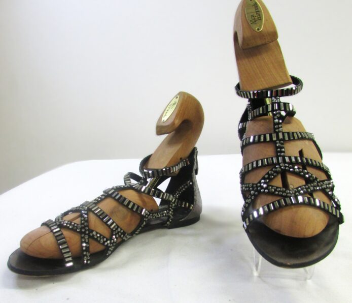 Vince Camuto Women Pewter w Silver Accent Strappy Sandal Size 7.5