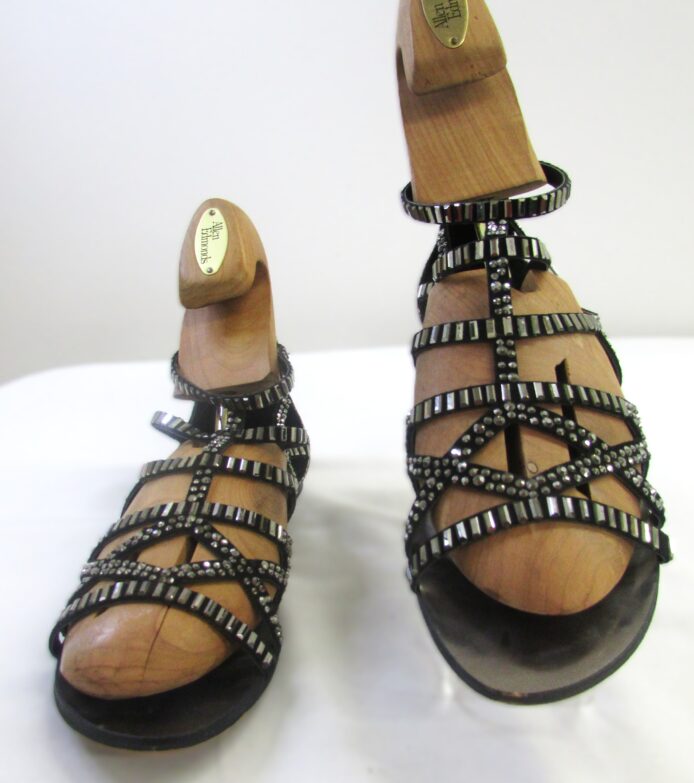 Vince Camuto Women Pewter w Silver Accent Strappy Sandal Size 7.5 - Image 2