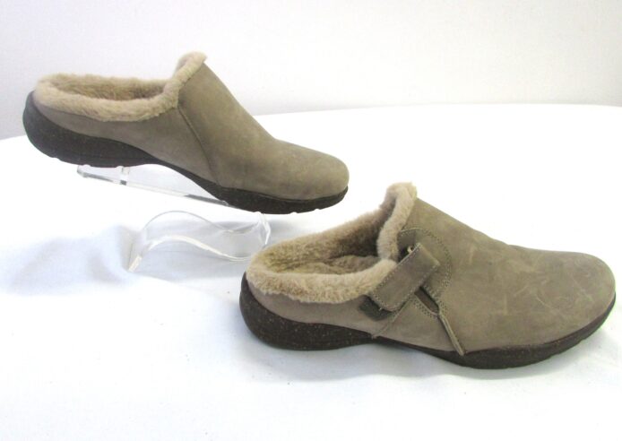Collection by Clarks Women's Taupe Suede Mules Size 8 - Image 3