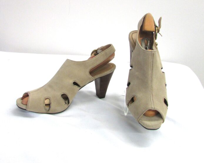 Nicole Women's Nude Genuine Suede open toe Pumps Size 10