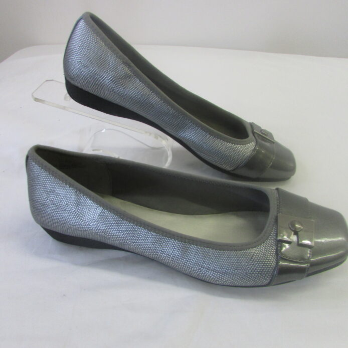 Anne Klein AK Sport Gray Patent Leather Slip-on Flats Size 10 - Image 3