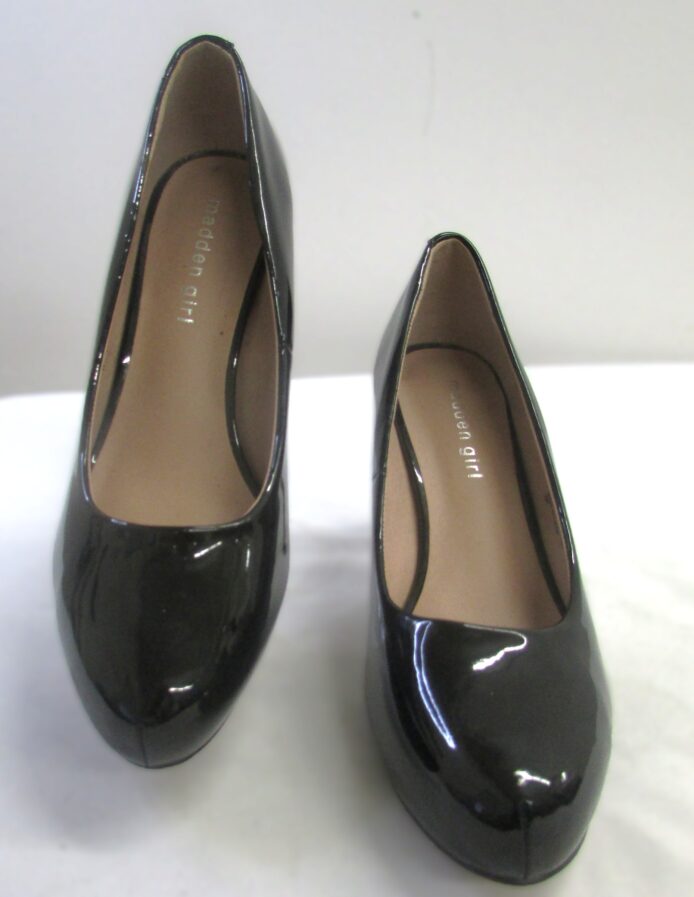 Madden Girl Black Patent Leather Slip-on Pumps Size 9 - Image 2