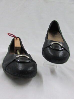 Unstructured by Clarks Slip-on Flats Size 9