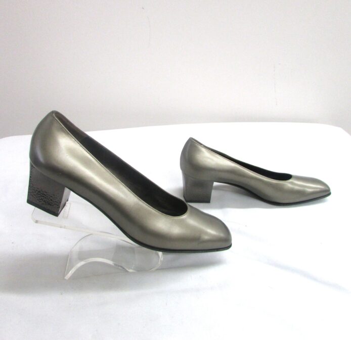 Salvatore Ferragamo Vintage Pewter Pumps Slip-on Size 9.5AA - Image 3