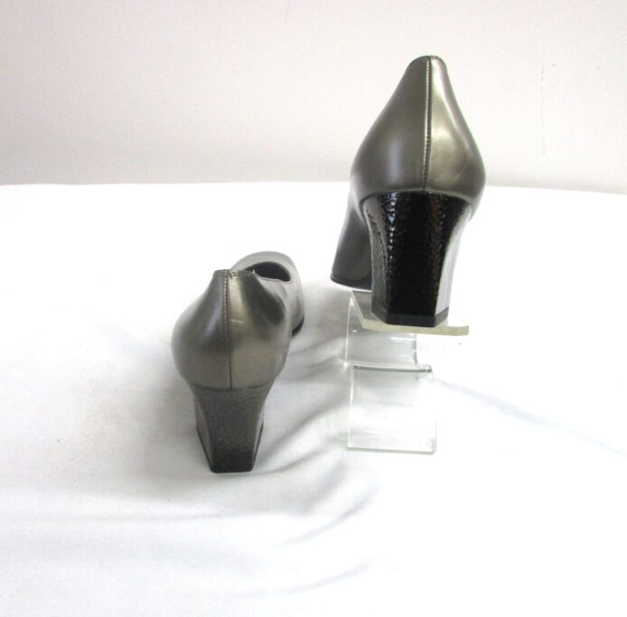 Salvatore Ferragamo Vintage Pewter Pumps Slip-on Size 9.5AA - Image 4