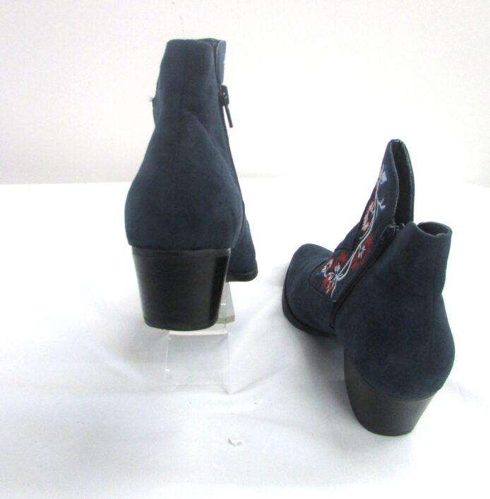 Carlos by Carlos Santana Women's Faux Blue Suede Ankle Boot Size 10 - Image 4