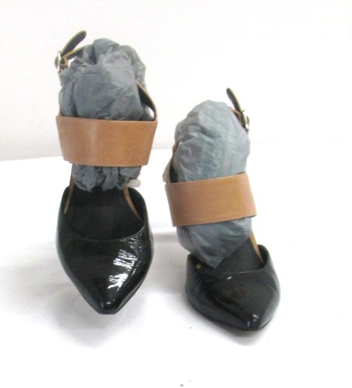 Halogen Women's Black and Tan Leather Heels Size 7 - Image 2