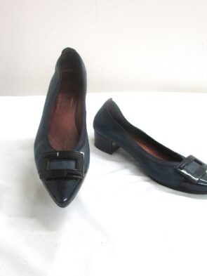 Hispanitas Joy is a Choice Navy Blue Leather Slip-on Pumps Size 7
