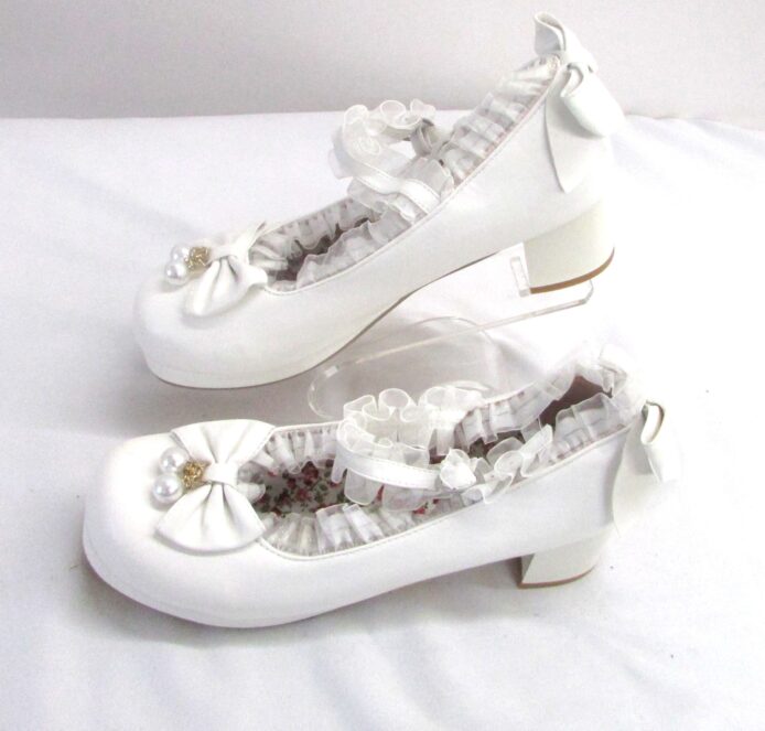 Unbranded White Baby Doll Shoes w Bow, Ruffles and 1 Buckle Strap, Pearl Accent on Toe Size 42 - Image 3