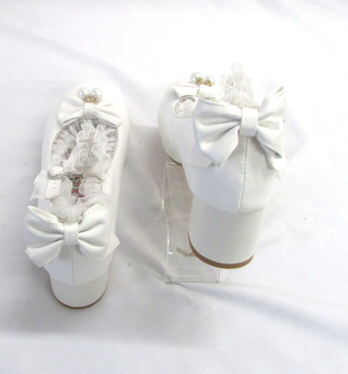 Unbranded White Baby Doll Shoes w Bow, Ruffles and 1 Buckle Strap, Pearl Accent on Toe Size 42 - Image 4