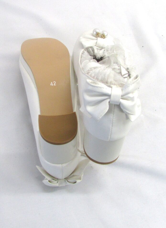 Unbranded White Baby Doll Shoes w Bow, Ruffles and 1 Buckle Strap, Pearl Accent on Toe Size 42 - Image 5