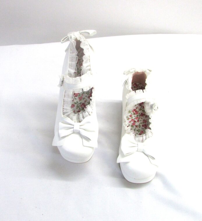 Unbranded White Baby Doll Shoes w Bow and Ruffles Size 34 - Image 2