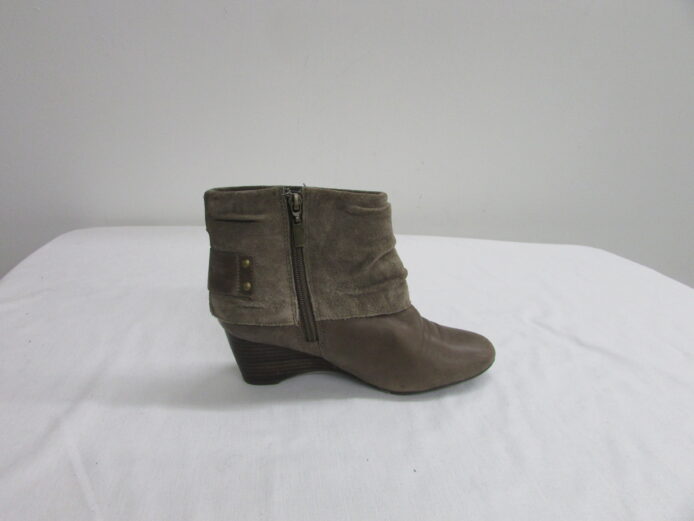 Clarks Air Ankle Wedge Boot Size 6 - Image 4