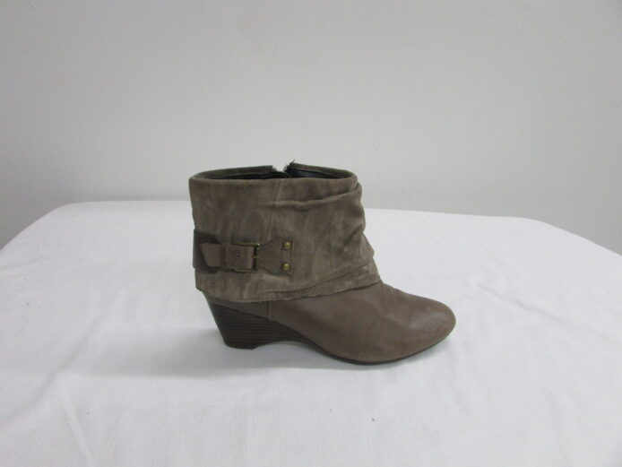 Clarks Air Ankle Wedge Boot Size 6 - Image 6