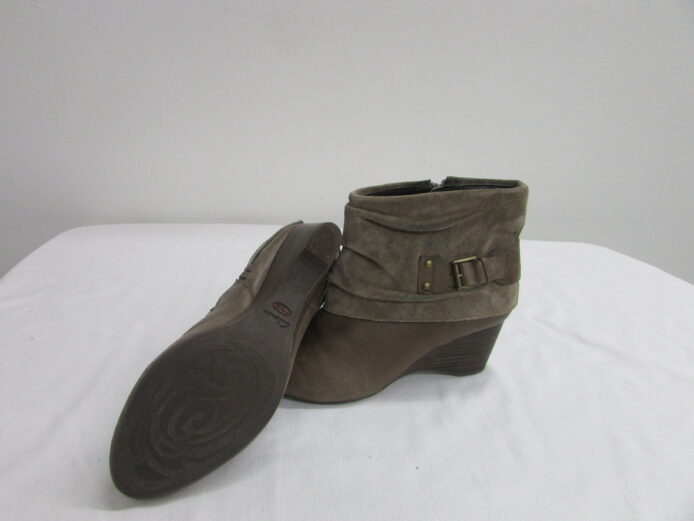 Clarks Air Ankle Wedge Boot Size 6 - Image 8