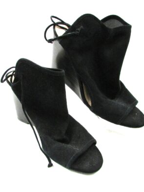 Tahari Black Wedge Heel Size 10