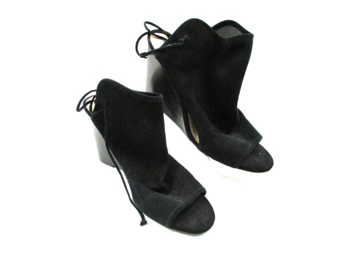 Tahari Black Wedge Heel Size 10